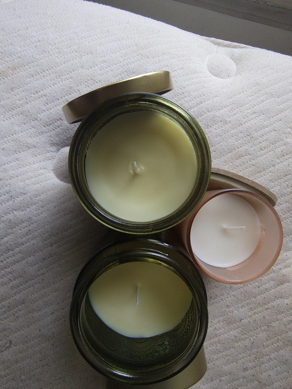 Glass Jar Candle Set in Green and Cream – Decorative Home Accent